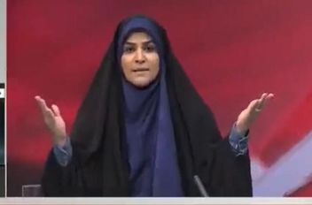 موظفة في هيئة الإذاعة والتلفزيون الايراني