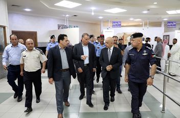 وزير الداخلية يتفقد مركز حدود جابر