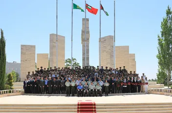 الحنيطي يرعى حفل تخريج كلية الدفاع الوطني الملكية