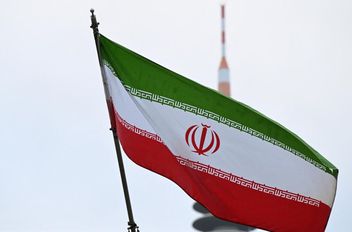 علم إيران