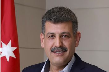 نقيب أصحاب شركات التخليص ونقل البضائع، الدكتور ضيف الله أبو عاقولة
