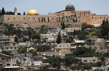 حي سلوان جنوب القدس المحتلة وفي الخلفية يظهر المسجد الأقصى