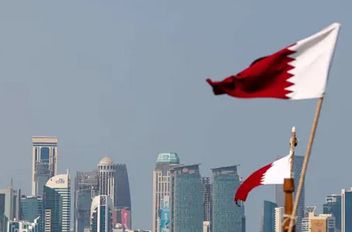 أدانت وزارة الخارجية القطرية بشدة الهجوم الذي استهدف قاعدة العديد الجوية من قبل الحرس الثوري الإيراني، وقالت إن الهجوم انتهاك صارخ لسيادة قطر ومجالها الجوي وللقانون الدولي.

وأضافت قطر إنها تحتفظ بحق