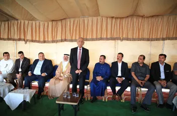 رئيس الديوان الملكي الهاشمي يوسف حسن العيسوي يقدم واجب العزاء إلى عشائر بني  خالد