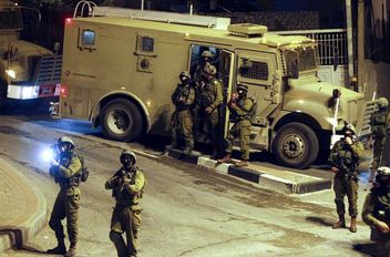 أفادت مصادر طبية فلسطينية باستشهاد الحاجة زهية العبيدي 66 عاما، بعد إطلاق جنود الاحتلال النار عليها خلال اقتحام مخيم شعفاط بالقدس المحتلة.

