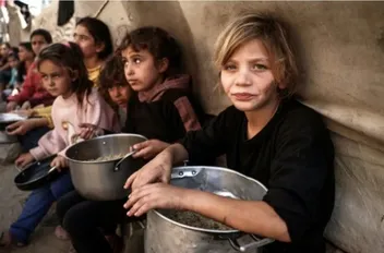 أطفال غزة في انتظار الطعام