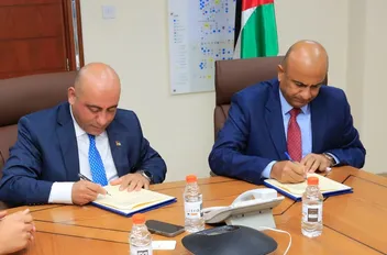 جانب من توقيع الاتفاقية