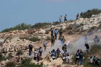 مستوطنون ينفذون اقتحامات واعتداءات في الضفة والقدس
