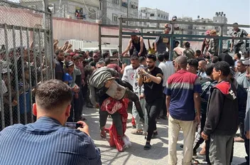 مصابون من منتظري المساعدات وسط وجنوب غزة