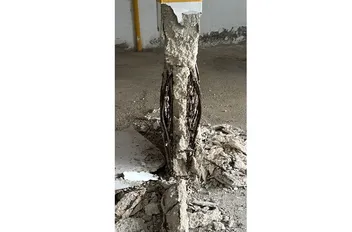 أعمدة البناية المعنية