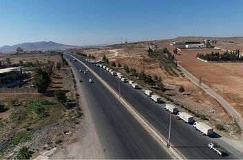 قافلة مساعدات إنسانية تنطلق من دمشق باتجاه السويداء