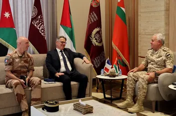 رئيس هيئة الأركان يستقبل السفير الفرنسي في عمّان

