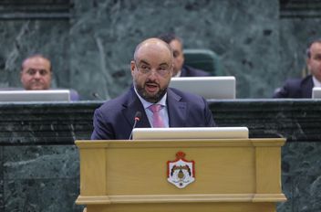 النائب الكابتن زهير محمد الخشمان