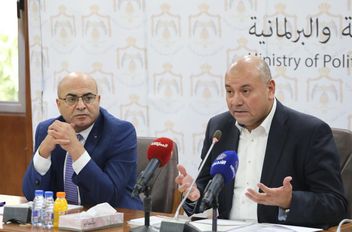 وزير الشؤون السياسية يلتقي القائمين على مبادرة "مجلس الشباب الأردني"
