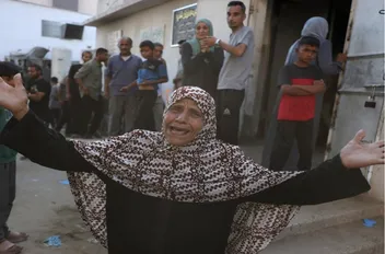 فلسطينية مكلومة على شهداء غزة