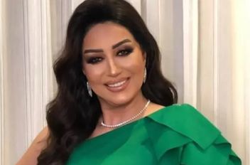 الفنانة وفاء عامر