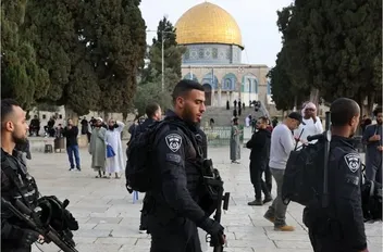 عشرات المستوطنين المتطرفين اليهود، اليوم الثلاثاء، باحات المسجد الأقصى المبارك