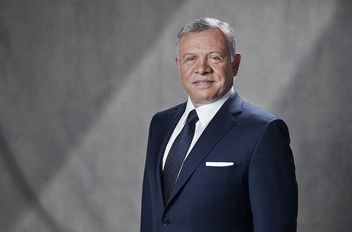 الملك يهنئ العاهل المغربي بذكرى الجلوس على العرش