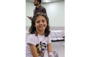 طفلة من غزة تتلقى العلاج في الأردن