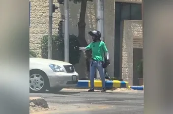 كريم تحتفي بكابتن أظهر روح المسؤولية ونظّم حركة السير يدويًا في عمّان