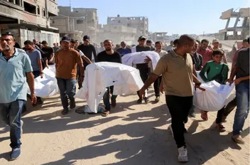 غزيون يشيعون شهداء في غزة
