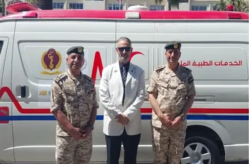 القوات المسلحة تتسلم سيارات إسعاف من منظمة "خِدمت" الباكستانية الإغاثية الإنسانية لصالح المرضى والمصابين فغزة