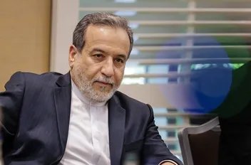 وزير الخارجية الإيراني يوجه إنذاراً مزدوجاً للولايات المتحدة