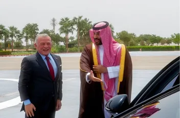 جلالة الملك عبدالله الثاني خلال لقائه الأمير محمد بن سلمان، ولي العهد السعودي