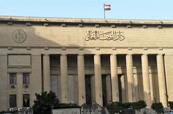 مصر .. 5 بلاغات عاجلة بسبب مقال ضد مسؤول كبير
