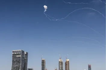 اعتراض صاروخ فوق تل أبيب