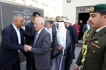 مندوبا عن الملك وولي العهد.. العيسوي يعزي آل جمعة وأبو جاموس والعساف
