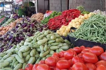 الوكيل الإخباري-   بلغت كميات الخضار والفواكه والورقيات الواردة إلى سوق الجملة المركزي التابع لأمانة عمّان الكبرى، اليوم الأربعاء، 2298 طنًا، منها 1530 طنًا من الخضار، و634 طنًا من الفواكه، و134 طنًا