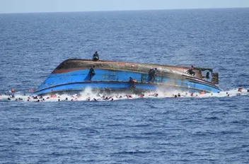 إيطاليا: مقتل 20 شخصا في غرق قارب مهاجرين 
