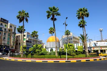 بلدية إربد الكبرى تُطلق أسماء شخصيات وطنية بارزة على ميادين وشوارع