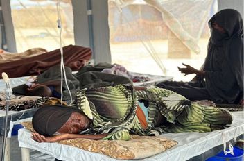 سودانيون يتلقون العلاج في أحد مستشفيات السودان