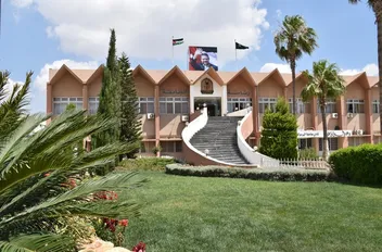 وصفت جامعة اليرموك تصريحات رئيس وزراء الاحتلال بشأن ما يُسمّى وَهمًا "رؤية إسرائيل الكبرى"، بأنها تصريحاتٌ متطرفة، وانتهاكٌ صارخ وفاضح للقانون الدولي ومبادئ الأمم المتحدة، مؤكدةً أن مثل هذه التصريحات