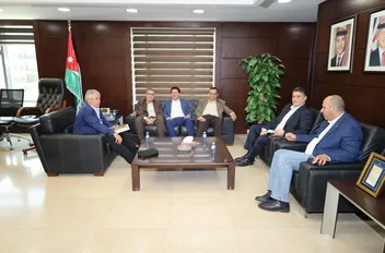 وزير النقل يلتقي ممثلي قطاعات الشاحنات والباصات والنقل السياحي
