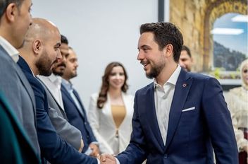 ولي العهد: إعادة خدمة العلم ترسيخ للهوية وتعزيز لارتباط الشباب بأرضهم