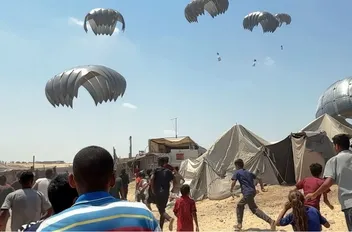 أكثر من 4 آلاف طن من المساعدات الإماراتية التي أنزلت جواً لغزة