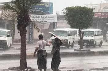 اليمن .. الأمطار تحاصر عدن ووفيات في شبوة وحضرموت