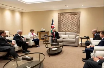 الملك يستقبل عضوي مجلس الشيوخ والنواب الأميركي.
