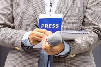محافظ الزرقاء يؤكد أهمية محاربة منتحلي صفة الصحفي
