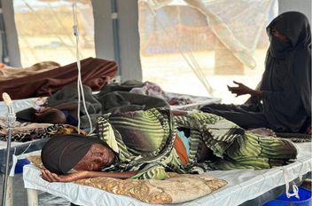 سودانيون يتلقون العلاج في أحد مستشفيات السودان