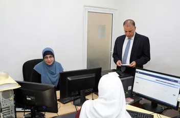 وزير الداخلية يتفقد مكتب أحوال وجوازات جبل الحسين