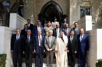خلال لقائه عددا من كبار الضباط المتقاعدين العسكريين