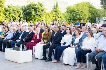 الملكة رانيا العبدالله تفتتح بازار النادي الأهلي