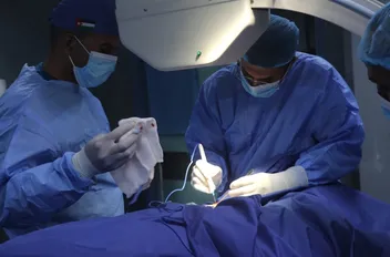 الزرقاء: عملية جراحية نوعية تنقذ شابا عشرينيا في مستشفى الأمير فيصل 
