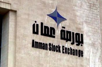 بلغ حجم التداول الإجمالي في بورصة عمان، اليوم الأحد، 7.5 مليون دينار وعدد الأسهم المتداولة 4.6 مليون سهم نفذت من خلال 2916 عقدا.
وعن مستويات الأسعار، فقد ارتفع الرقم القياسي العام لأسعار الأسهم لإغلا