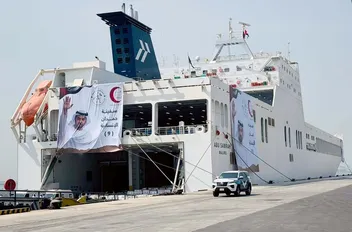 الإمارات تُسير شحنة مساعدات ضخمة في طريقها لغزة