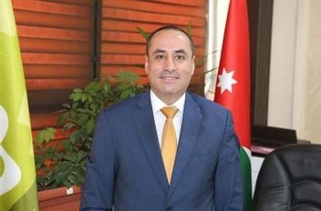 الحكومة تقبل استقالة مدير عام الأراضي أحمد العموش